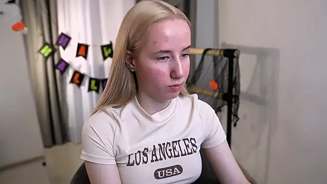 Snapshot of Cassie_Kelman chatting on October 2025 08:53:02 PM Cassie Kelman online show from October 2025 08:53:02 PM