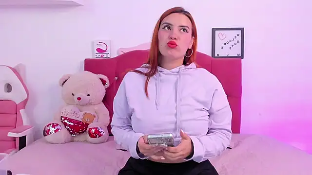 Snapshot of LucianaTomson chatting on January 2025 10:35:01 PM LucianaTomson online show from January 2025 10:35:01 PM