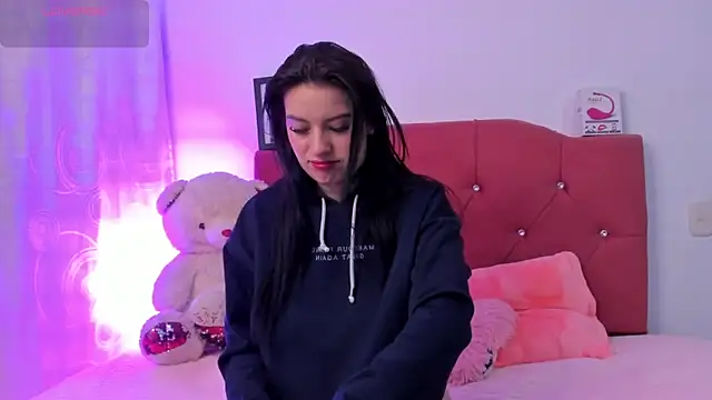 Snapshot of LucianaTomson chatting on October 2025 09:35:02 PM LucianaTomson online show from October 2025 09:35:02 PM