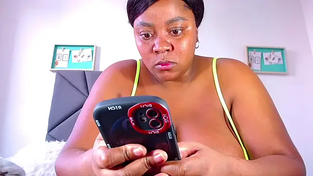 Snapshot of LAISYBROWNX chatting on December 2024 09:58:02 PM LAISYBROWNX online show from December 2024 09:58:02 PM