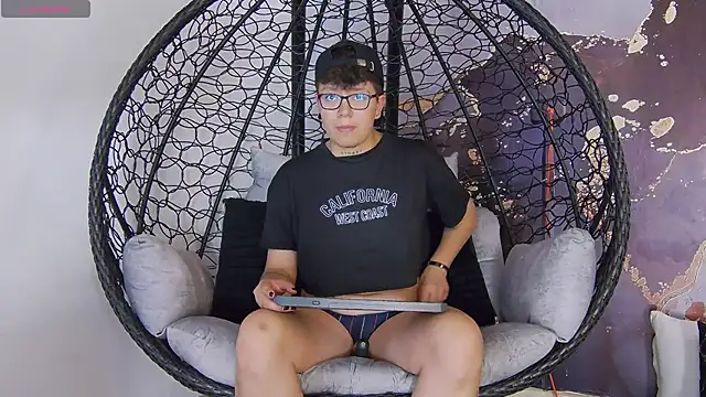 Snapshot of alex_noa chatting on September 2025 07:37:02 PM alex noa online show from September 2025 07:37:02 PM