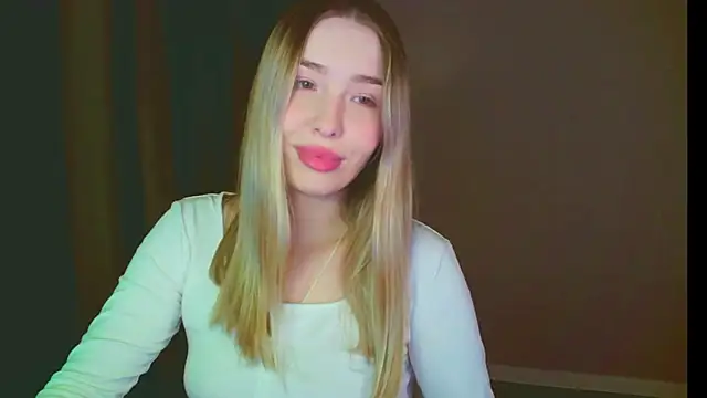 mia raspberrie online show from January 2025 08:00:02 PM