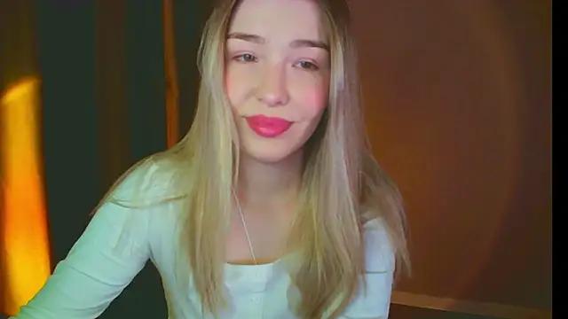 mia raspberrie online show from January 2025 04:15:01 PM