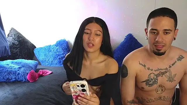 Snapshot of tony_and_sophia chatting on December 2024 02:02:01 PM tony and sophia online show from December 2024 02:02:01 PM