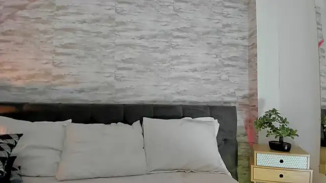 Anneth  M online show from September 2025 08:14:01 PM