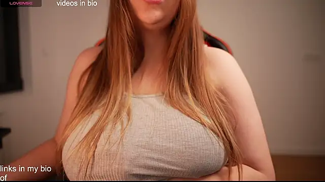 Snapshot of Vikky_Love chatting on December 2024 09:09:02 PM Vikky Love online show from December 2024 09:09:02 PM