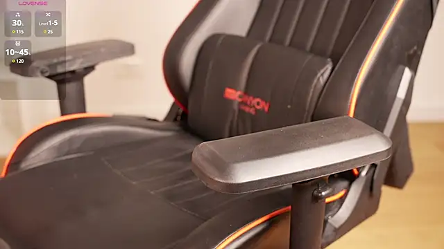 Snapshot of Vikky_Love chatting on February 2025 07:33:02 PM Vikky Love online show from February 2025 07:33:02 PM