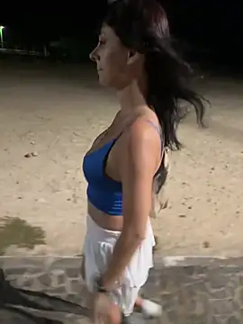 Snapshot of therealbeverlycious chatting on December 2024 08:37:01 PM therealbeverlycious online show from December 2024 08:37:01 PM