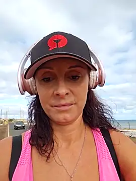 Snapshot of therealbeverlycious chatting on March 2025 05:46:01 PM therealbeverlycious online show from March 2025 05:46:01 PM