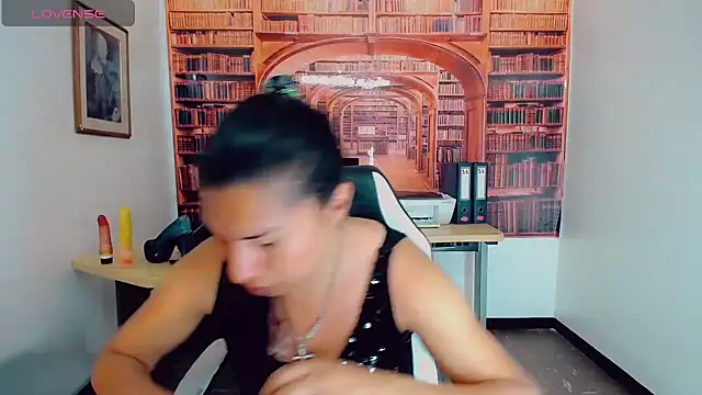 Snapshot of khiara_moretti chatting on December 2024 07:26:02 PM khiara moretti online show from December 2024 07:26:02 PM