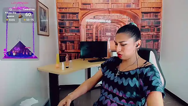 Snapshot of khiara_moretti chatting on December 2024 10:32:02 PM khiara moretti online show from December 2024 10:32:02 PM