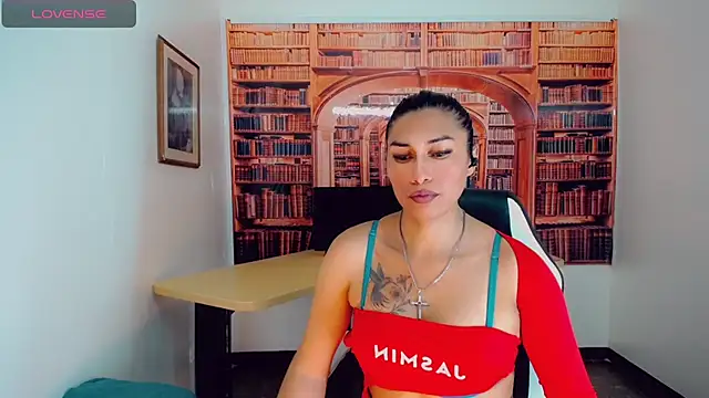 Snapshot of khiara_moretti chatting on December 2024 01:39:02 AM khiara moretti online show from December 2024 01:39:02 AM