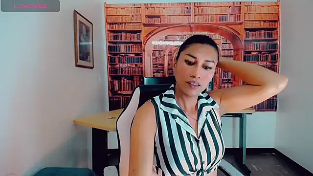Snapshot of khiara_moretti chatting on December 2024 07:35:01 PM khiara moretti online show from December 2024 07:35:01 PM