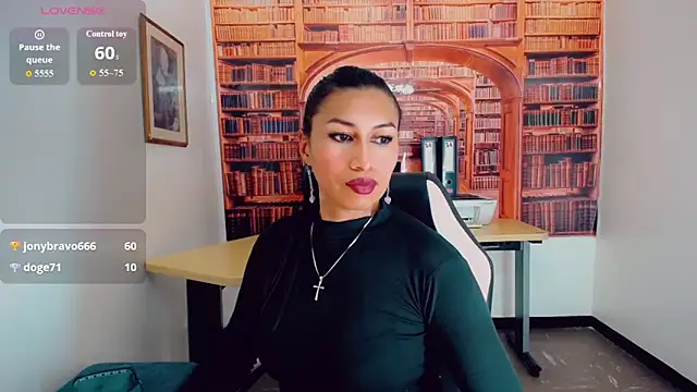 Snapshot of khiara_moretti chatting on December 2024 01:24:01 AM khiara moretti online show from December 2024 01:24:01 AM