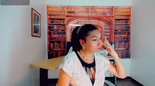 Snapshot of khiara_moretti chatting on January 2025 11:13:01 PM khiara moretti online show from January 2025 11:13:01 PM