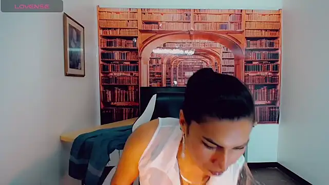 Snapshot of khiara_moretti chatting on March 2025 07:54:02 PM khiara moretti online show from March 2025 07:54:02 PM