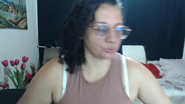 Aleja Gonzales online show from April 2026 02:33:02 AM