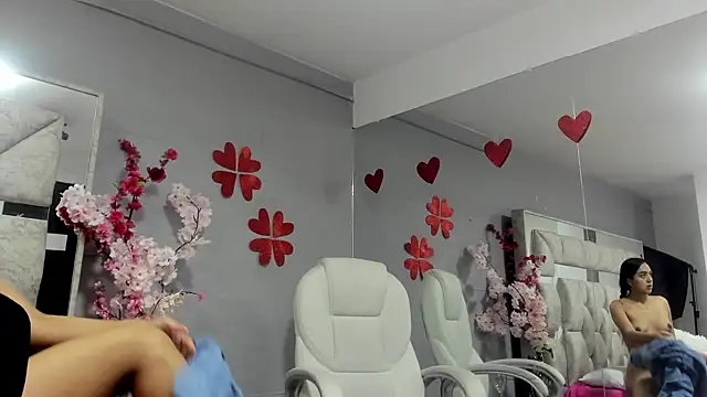 Sara Greey online show from February 2025 01:05:02 PM