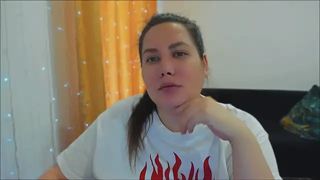 Snapshot of _madalexa_ chatting on November 2025 06:02:02 AM madalexa online show from November 2025 06:02:02 AM