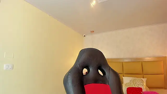 Snapshot of LARSONMIA chatting on March 2026 12:31:02 PM LARSONMIA online show from March 2026 12:31:02 PM