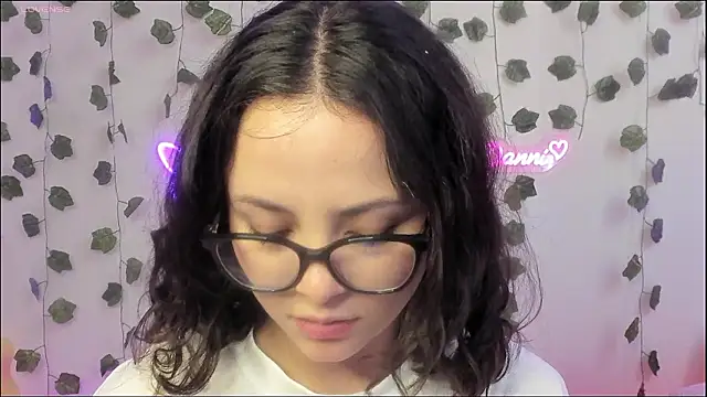 Megan Rodrigo online show from December 2024 07:01:02 PM