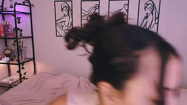 Megan Rodrigo online show from October 2025 07:03:01 PM