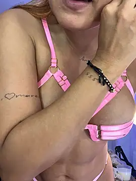 Snapshot of Amber_Martins_ chatting on February 2025 10:42:01 PM Amber Martins online show from February 2025 10:42:01 PM