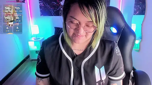 lucky-leah online show from December 2025 03:35:02 AM