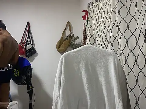 andrews2399 online show from September 2025 01:05:01 PM