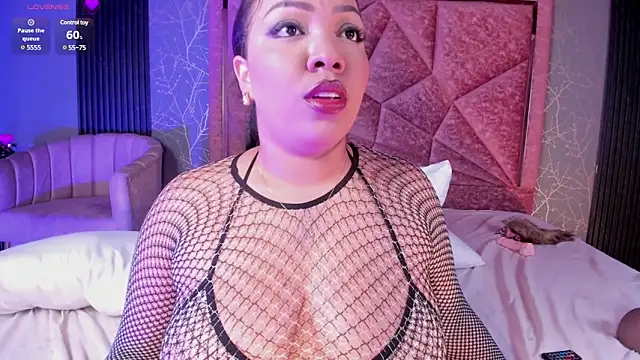 Snapshot of Naomi-Prada chatting on January 2025 07:10:01 PM Naomi-Prada online show from January 2025 07:10:01 PM