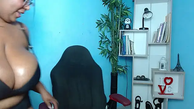 Snapshot of bbw_charlote chatting on February 2025 12:01:02 PM bbw charlote online show from February 2025 12:01:02 PM