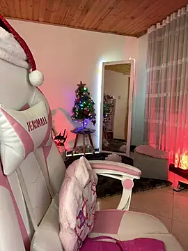 Snapshot of Violetta_kim1 chatting on December 2024 03:18:02 AM Violetta kim1 online show from December 2024 03:18:02 AM