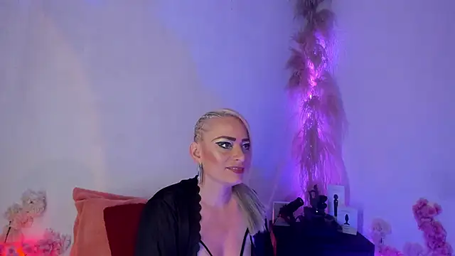 Jeanineescott online show from December 2024 01:05:02 PM
