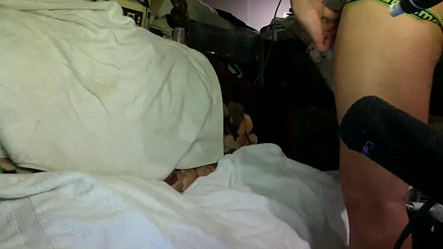 Snapshot of Phelyxx_elgato chatting on December 2024 01:07:02 AM Phelyxx elgato online show from December 2024 01:07:02 AM