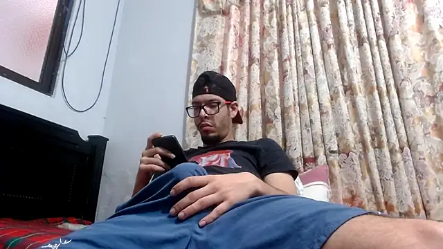 Snapshot of gollfather13 chatting on March 2025 03:27:01 PM gollfather13 online show from March 2025 03:27:01 PM