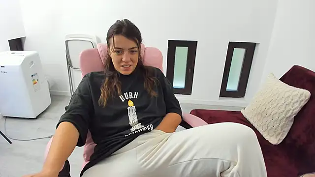 Dyana Kaylinn online show from September 2025 04:40:02 AM