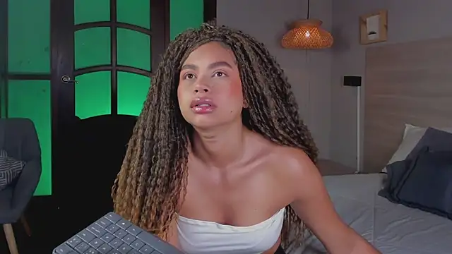 nayah   online show from November 2025 07:59:01 PM