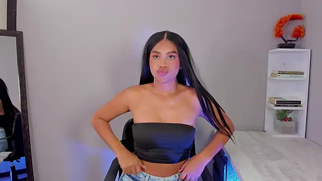 nayah   online show from November 2025 07:45:02 PM