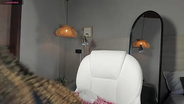 nayah   online show from March 2026 08:01:01 PM