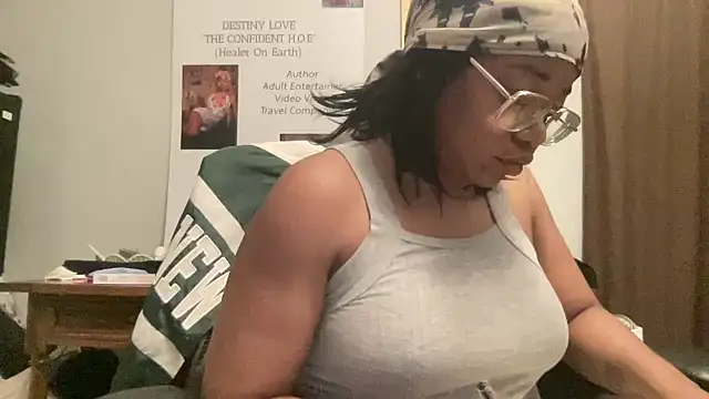 MommyConfident online show from May 2026 01:57:16 AM