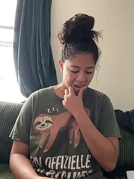 VanessaBling online show from November 2025 04:07:01 PM