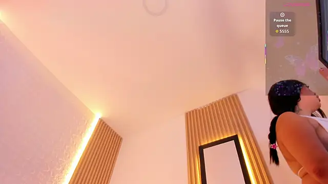 alyssa vargas online show from December 2025 04:03:02 PM