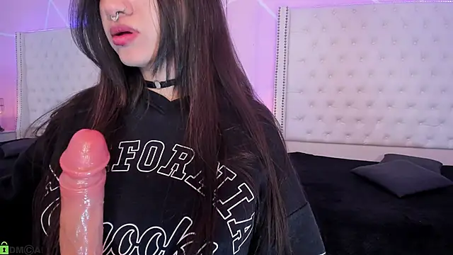 Snapshot of celeste_wayne chatting on February 2025 12:54:02 AM celeste wayne online show from February 2025 12:54:02 AM