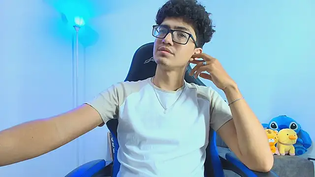 TylerWhite  online show from October 2025 04:15:01 AM