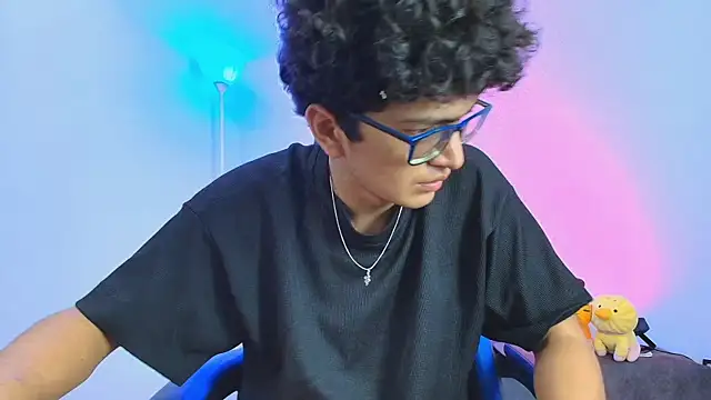 TylerWhite  online show from December 2025 04:00:02 AM