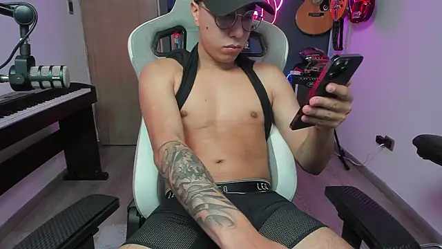 Snapshot of granxarma960 chatting on December 2024 04:33:02 AM granxarma960 online show from December 2024 04:33:02 AM