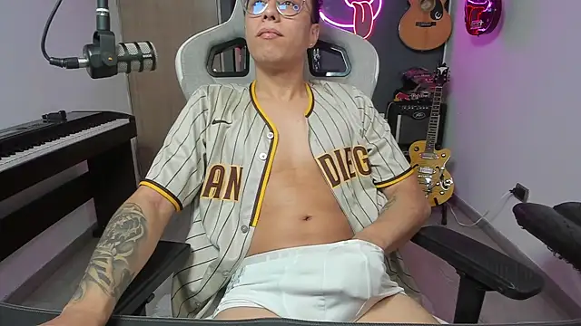 Snapshot of granxarma960 chatting on January 2025 03:43:01 AM granxarma960 online show from January 2025 03:43:01 AM