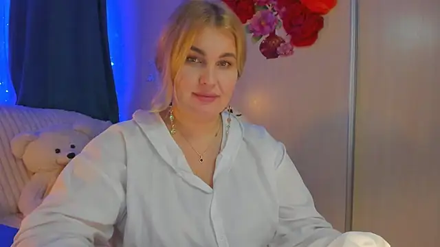 CoraSwon online show from January 2025 05:42:01 PM