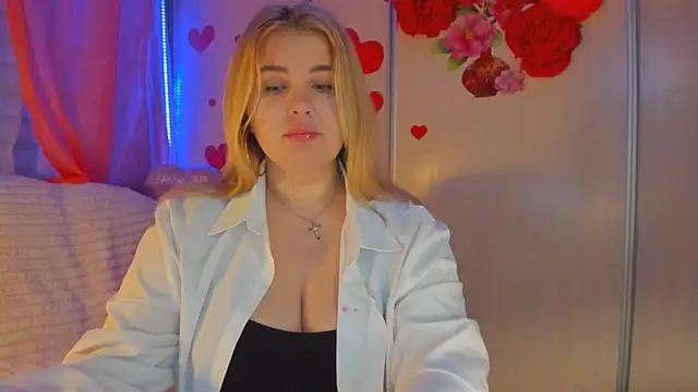 CoraSwon online show from March 2025 09:00:02 PM