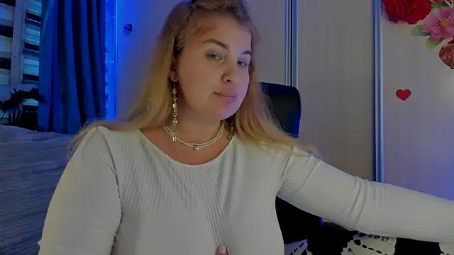 CoraSwon online show from November 2025 01:33:01 PM